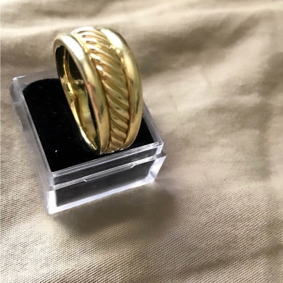 Authentic David Yurman solid Gold Ring (18K)(13.5grams) - Picture 6 of 9